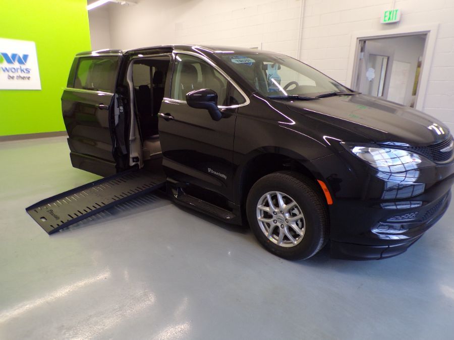 2022 Chrysler Voyager