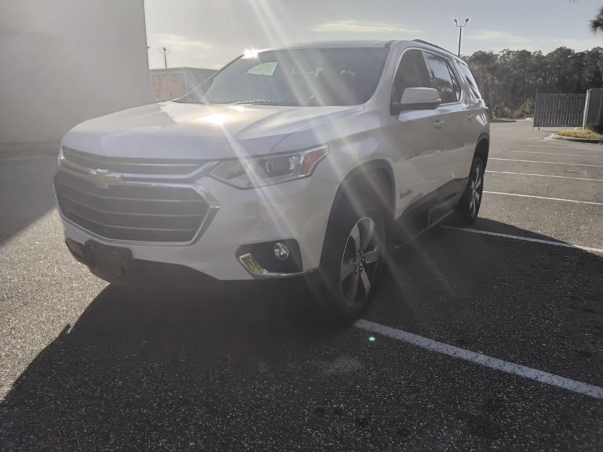 White Chevrolet Traverse image number 1