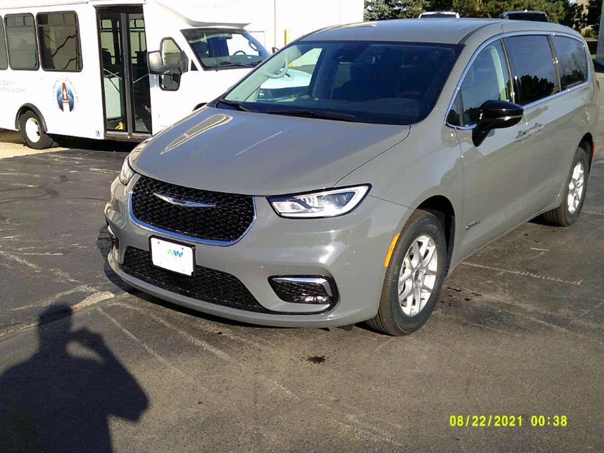 2024 CHRYSLER PACIFICA - Image 4