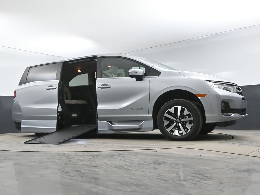 New 2026 Honda Odyssey EX-L - BraunAbility Side Entry Entry In Floor Automatic Ramp