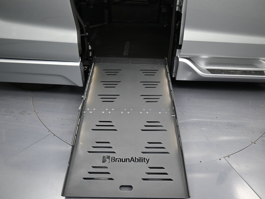 New 2025 Toyota Sienna Hybrid XLE Plus - BraunAbility Side Entry Entry Fold Out Automatic Ramp