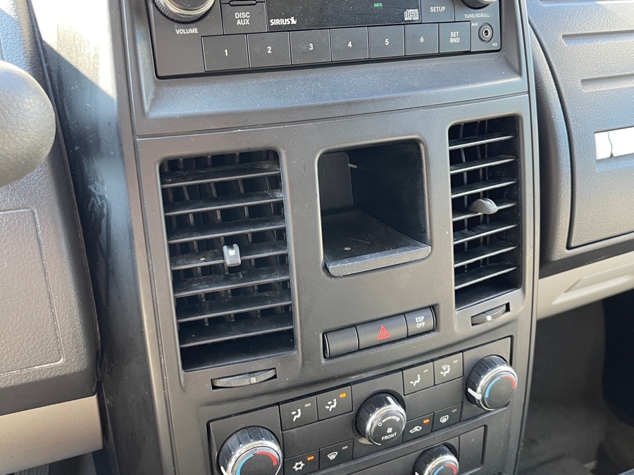 Silver Dodge Grand Caravan image number 13