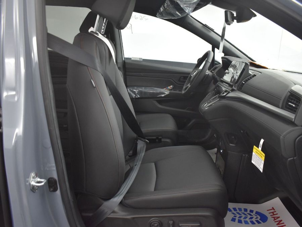 Grey Honda Odyssey image number 8