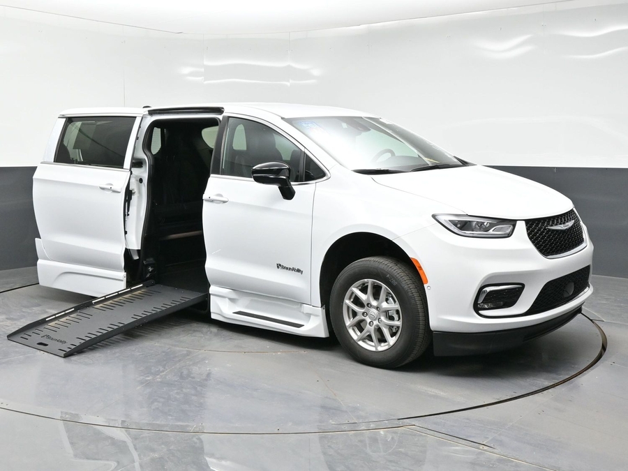 White Chrysler Pacifica image number 12