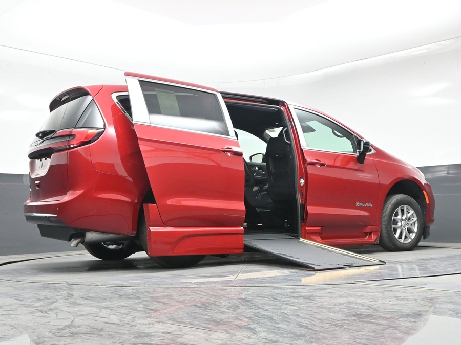 Red Chrysler Pacifica image number 18