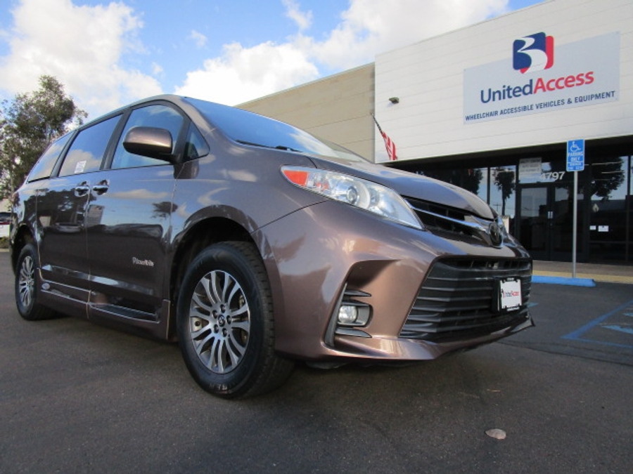 Used 2020 Toyota Sienna XLE Base - BraunAbility Side Entry Entry Fold Out Automatic Ramp