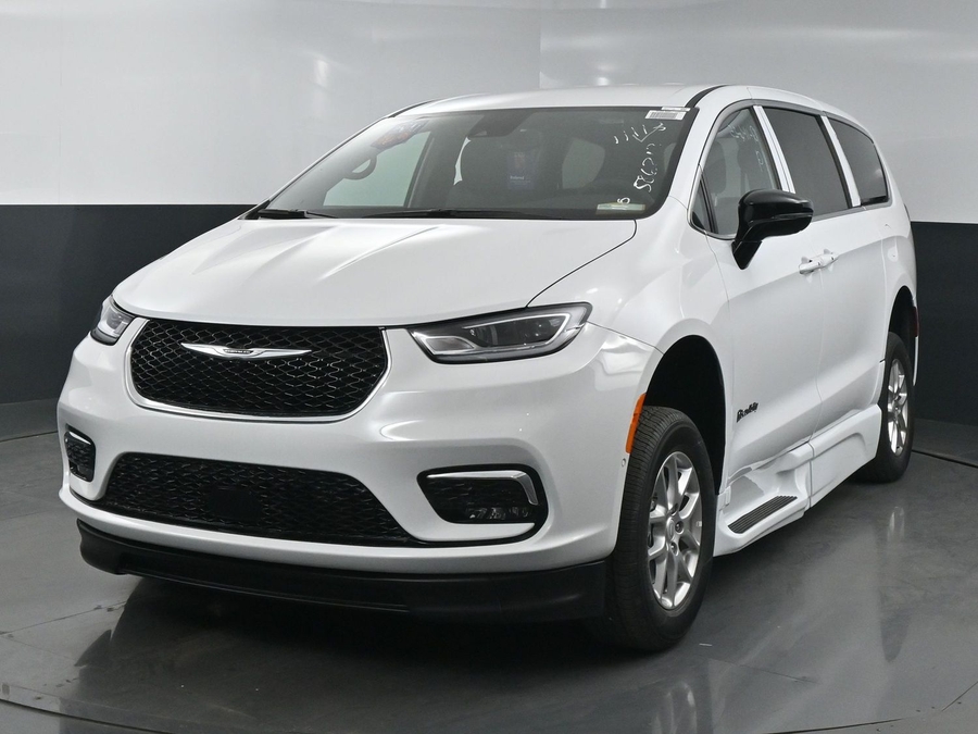 New 2025 Chrysler Pacifica Select Safety - BraunAbility Side Entry Entry In Floor Automatic Ramp