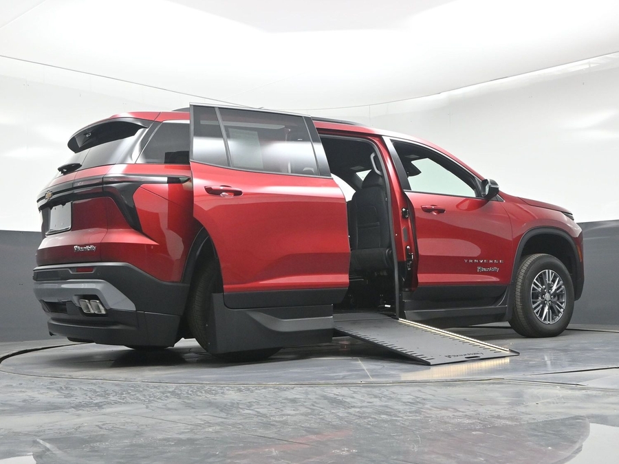 New 2026 Chevrolet Traverse 1LT - BraunAbility Side Entry In Floor Automatic Ramp