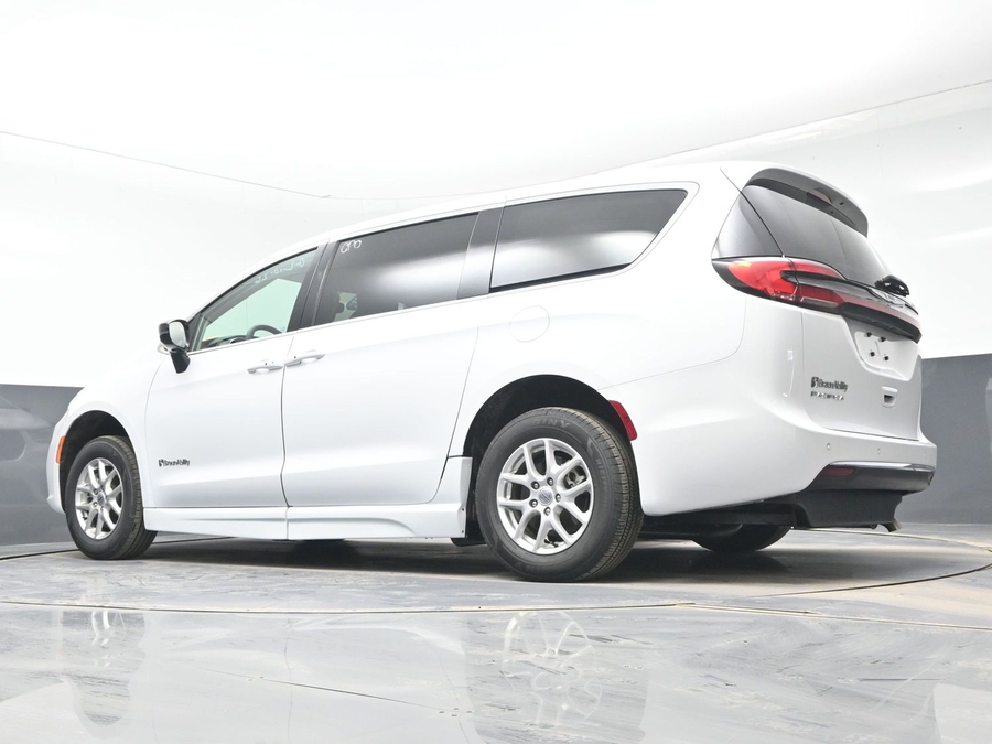 Used 2024 Chrysler Pacifica Touring L - BraunAbility Side Entry Entry Fold Out Automatic Ramp