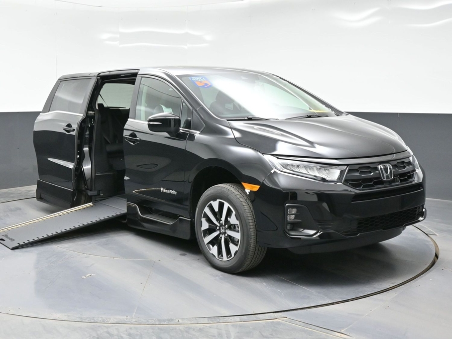 Black Honda Odyssey with Side Entry Automatic In Floor ramp