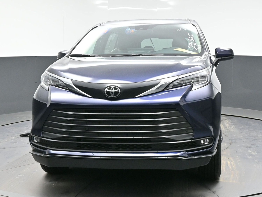 New 2026 Toyota Sienna Hybrid XLE Add - BraunAbility Side Entry Entry In Floor Automatic Ramp