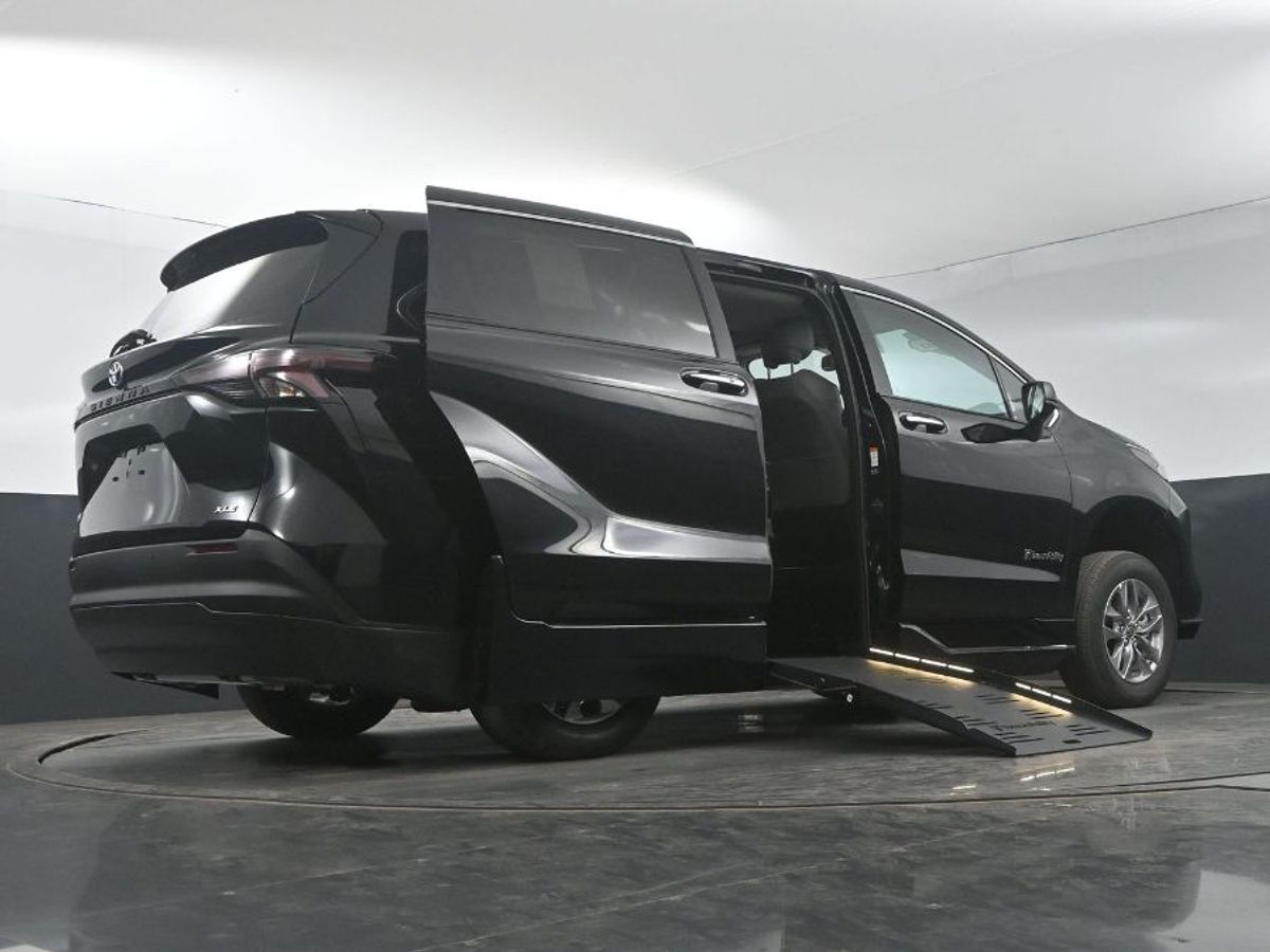 2025 TOYOTA SIENNA - Image 21