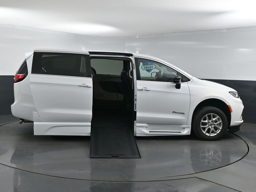 Used 2024 Chrysler Pacifica Touring L - BraunAbility Side Entry Entry In Floor Automatic Ramp