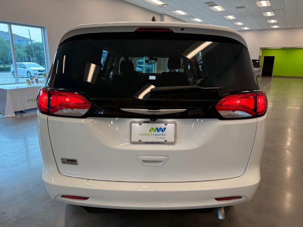 2023 CHRYSLER VOYAGER - Image 4