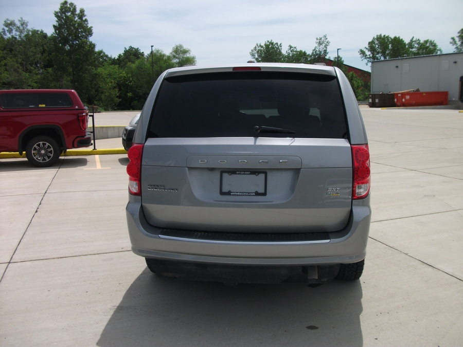 Used 2019 Dodge Grand Caravan SXT - BraunAbility Side Entry Entry Fold Out Automatic Ramp