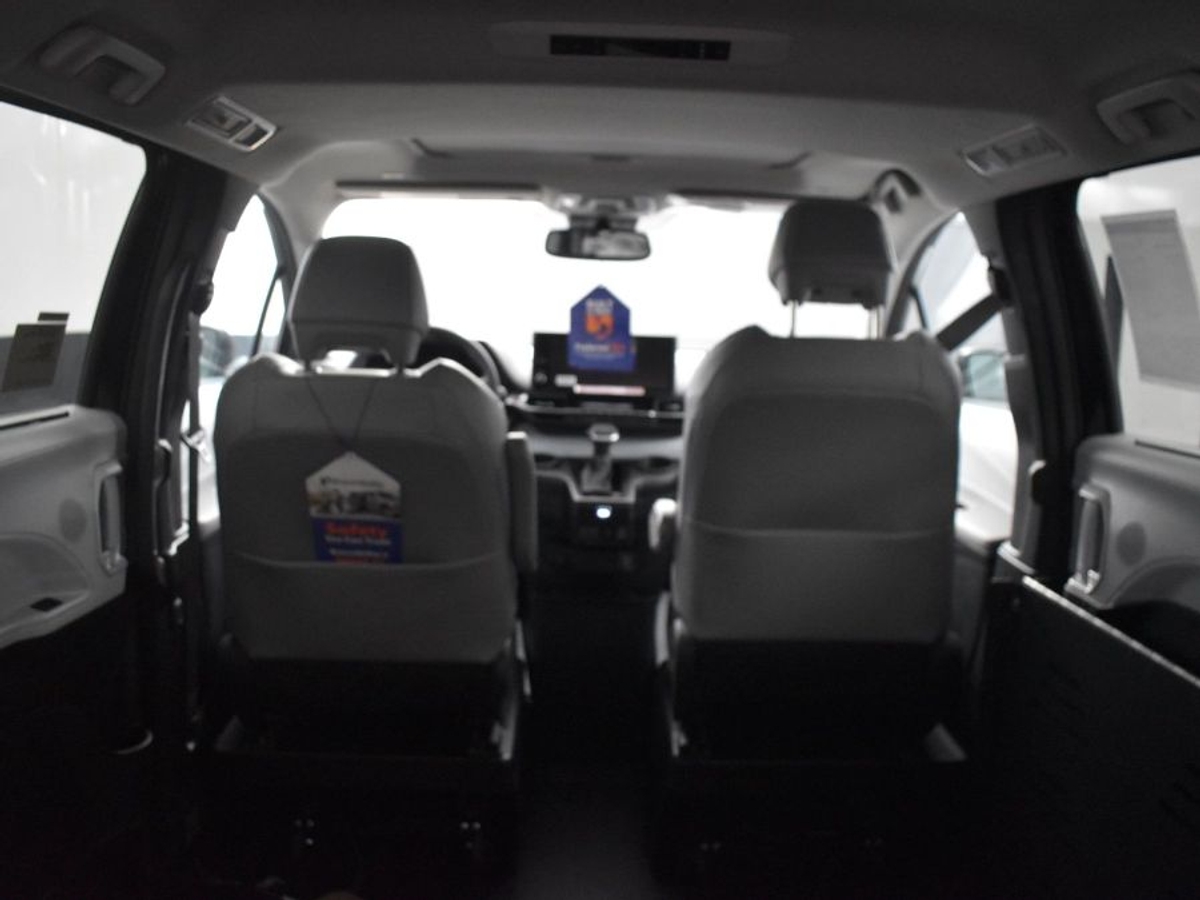 2025 TOYOTA SIENNA - Image 10
