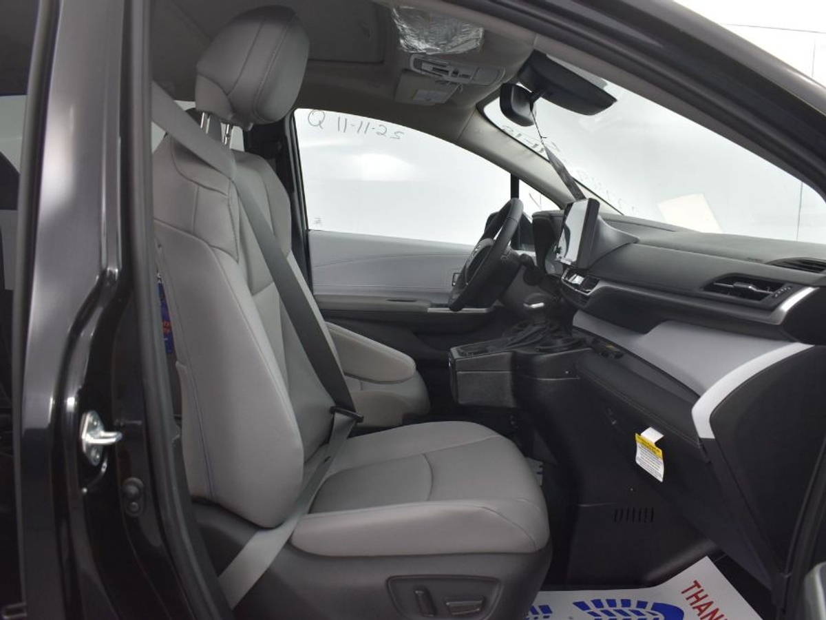 2025 TOYOTA SIENNA - Image 5
