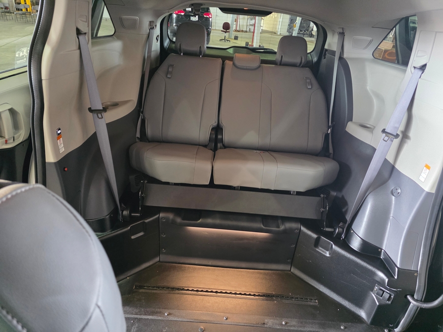 Used 2022 Toyota Sienna Hybrid XLE Base - BraunAbility Side Entry Entry In Floor Automatic Ramp