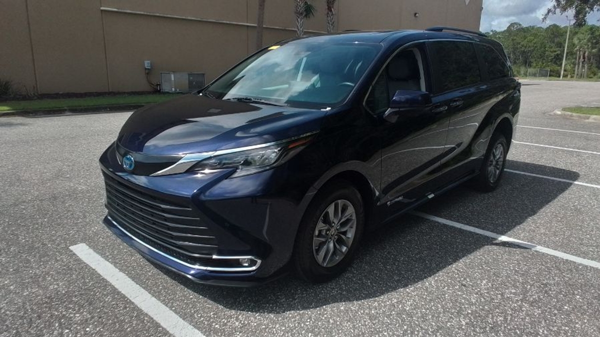 2024 TOYOTA SIENNA - Image 2
