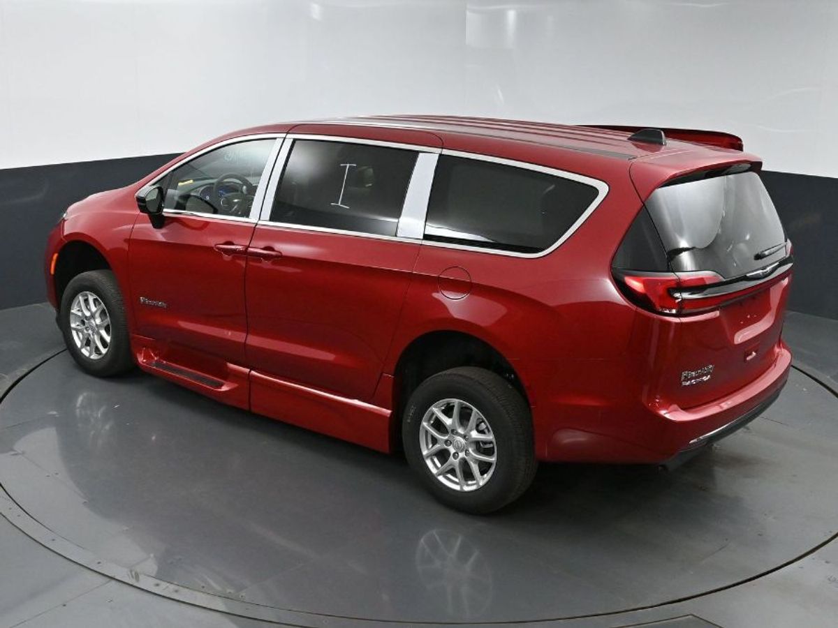 2025 CHRYSLER PACIFICA - Image 25