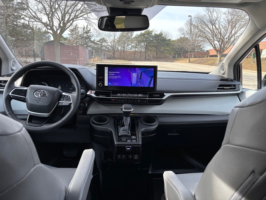 Used 2025 Toyota Sienna Hybrid XLE Base - BraunAbility Side Entry Entry In Floor Automatic Ramp