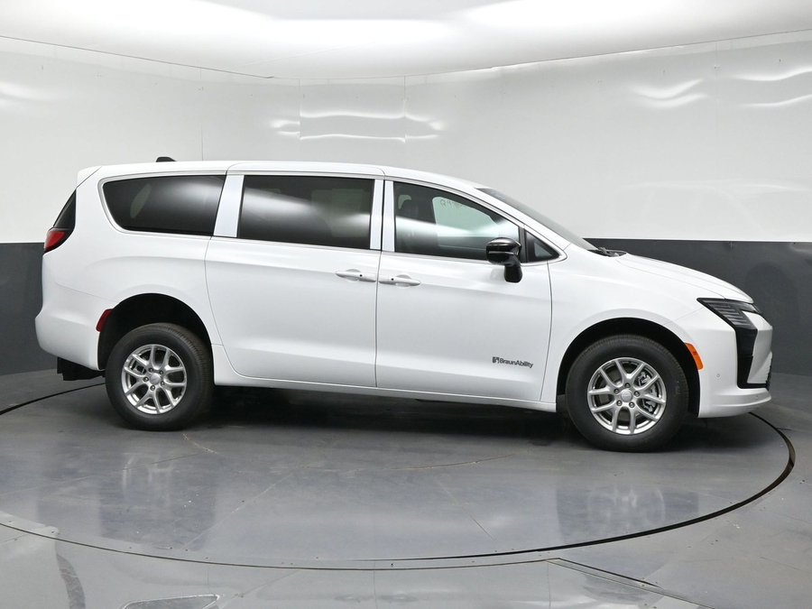 White Chrysler Pacifica image number 6