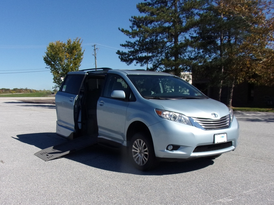 2017 Toyota Sienna XLE