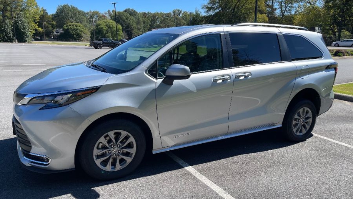 2024 TOYOTA SIENNA - Image 9