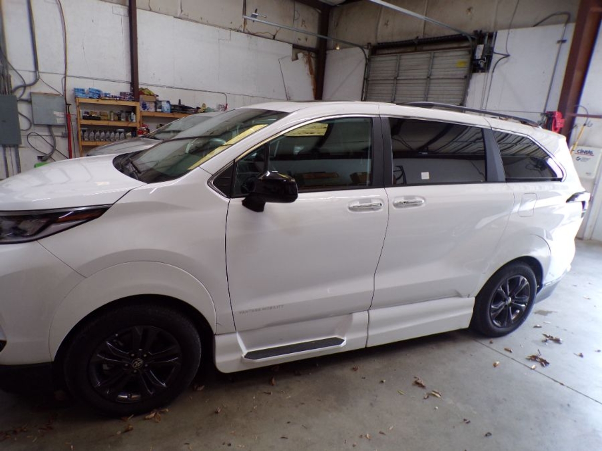 2024 TOYOTA SIENNA - Image 5