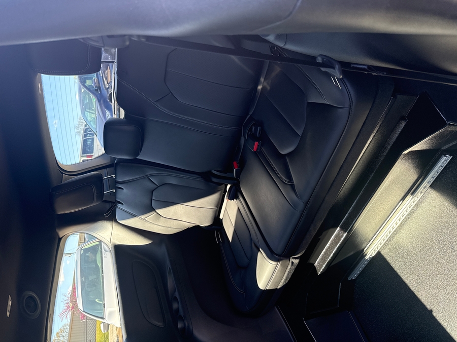 Silver Chrysler Pacifica image number 6