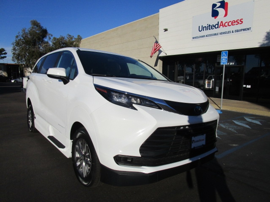 New 2025 Toyota Sienna Hybrid LE AWD w MID ROW - Vantage Mobility Commercial Side Entry Entry In Floor Manual Ramp
