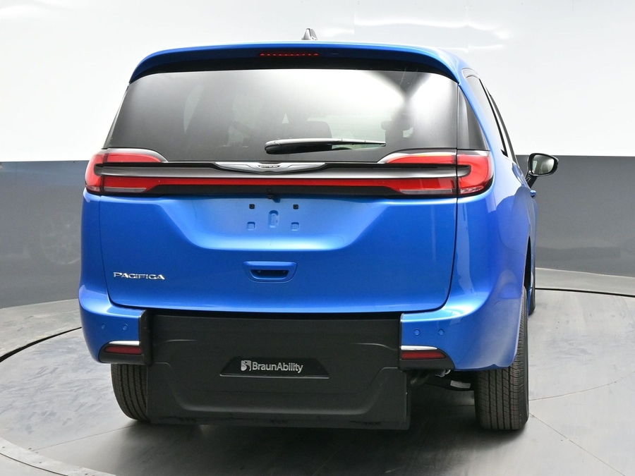 New 2026 Chrysler Pacifica Select Safety - BraunAbility Rear Entry Entry Fold Out Manual Ramp