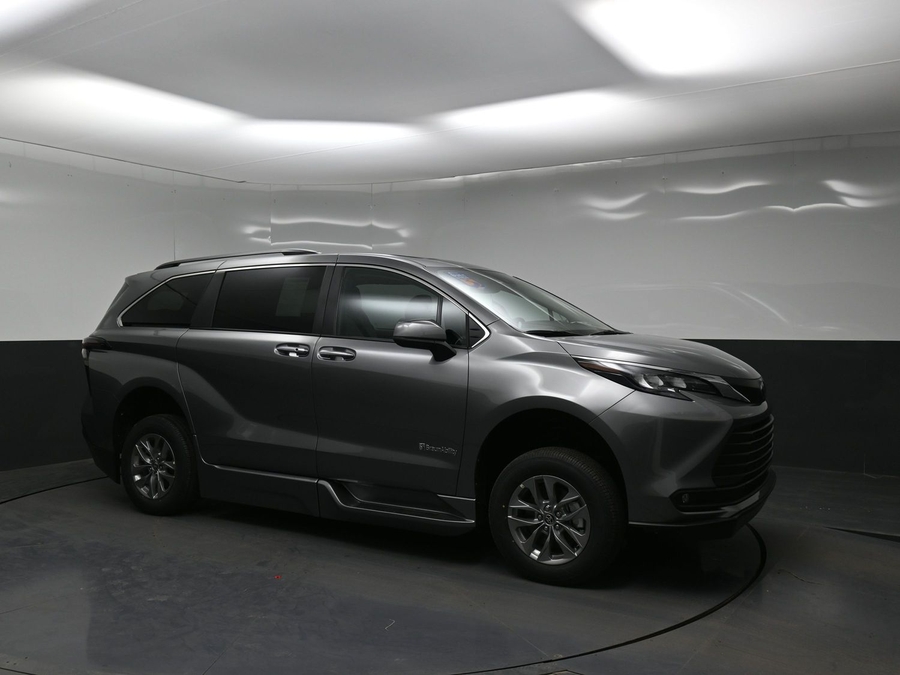 Grey Toyota Sienna image number 18