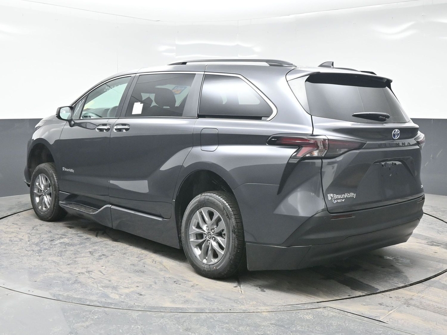 New 2025 Toyota Sienna Hybrid XLE Plus - BraunAbility Side Entry Entry Fold Out Automatic Ramp