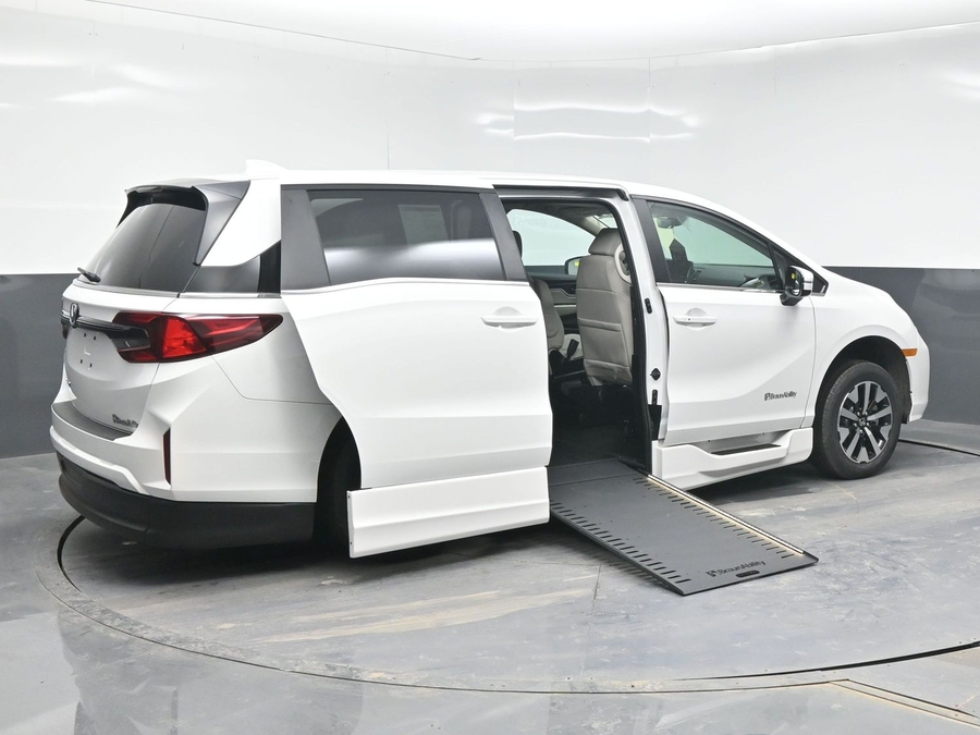 New 2026 Honda Odyssey EX-L - BraunAbility Side Entry Entry In Floor Automatic Ramp