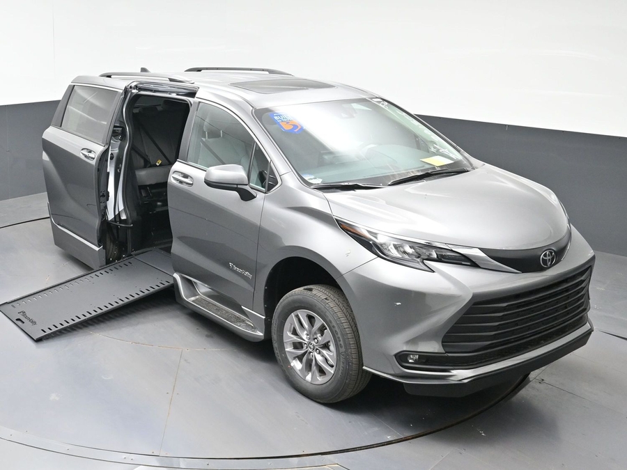 New 2026 Toyota Sienna Hybrid XLE Add - BraunAbility Side Entry In Floor Automatic Ramp