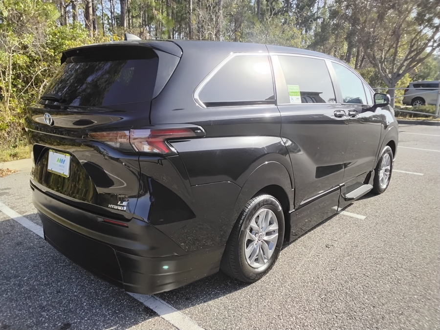 Black Toyota Sienna image number 3