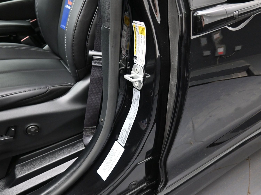 New 2026 Chrysler Pacifica Select Plus - BraunAbility Side Entry In Floor Automatic Ramp