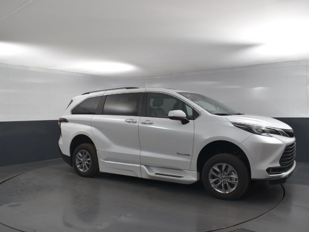 2025 TOYOTA SIENNA - Image 12