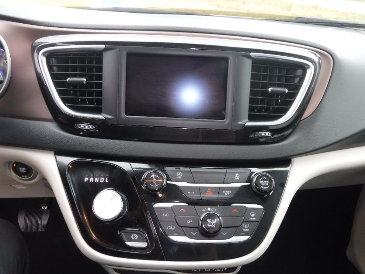 2024 CHRYSLER VOYAGER - Image 13