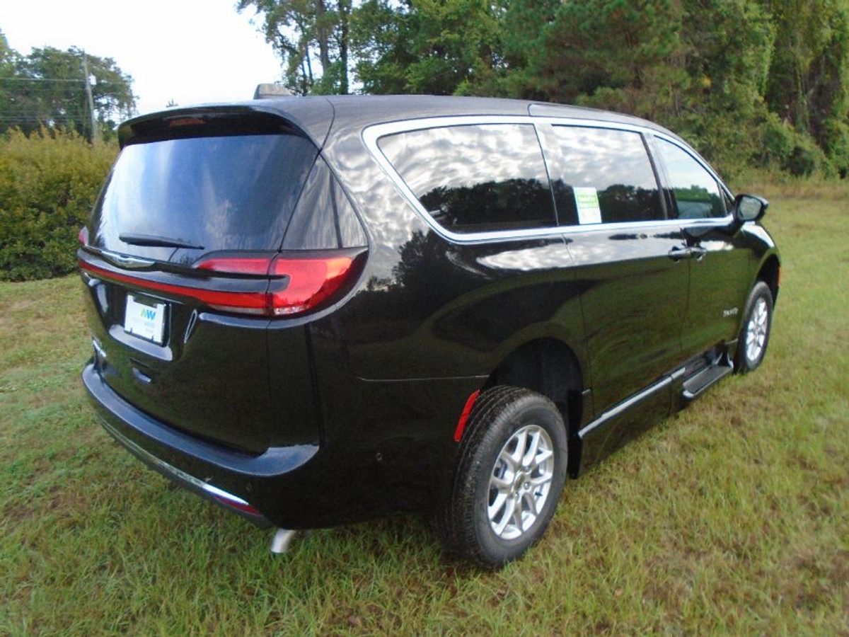 2025 CHRYSLER PACIFICA - Image 19