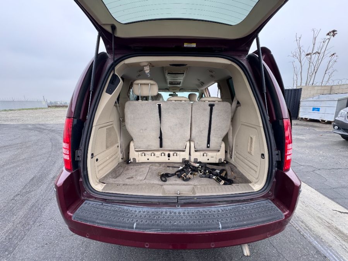 2009 CHRYSLER TOWN AND COUNTRY - Image 8