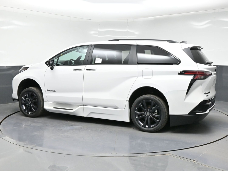 New 2026 Toyota Sienna Hybrid XSE Sport - BraunAbility Side Entry Entry In Floor Automatic Ramp