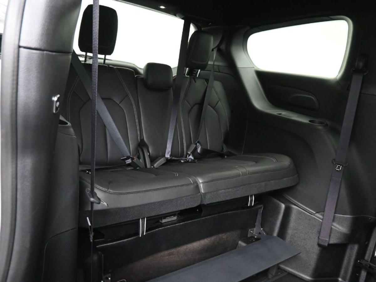 White Chrysler Pacifica image number 9