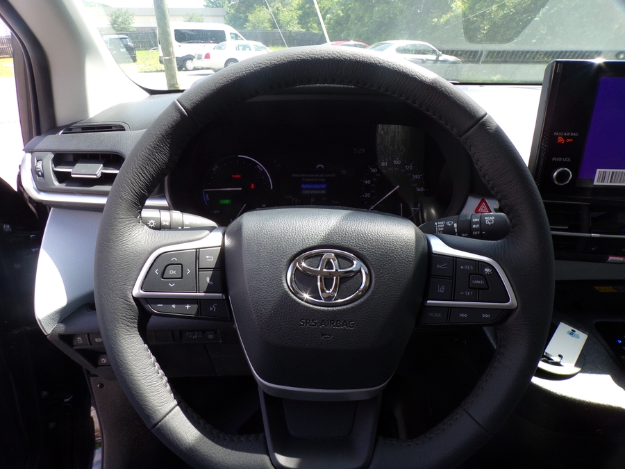 Black Toyota Sienna image number 9