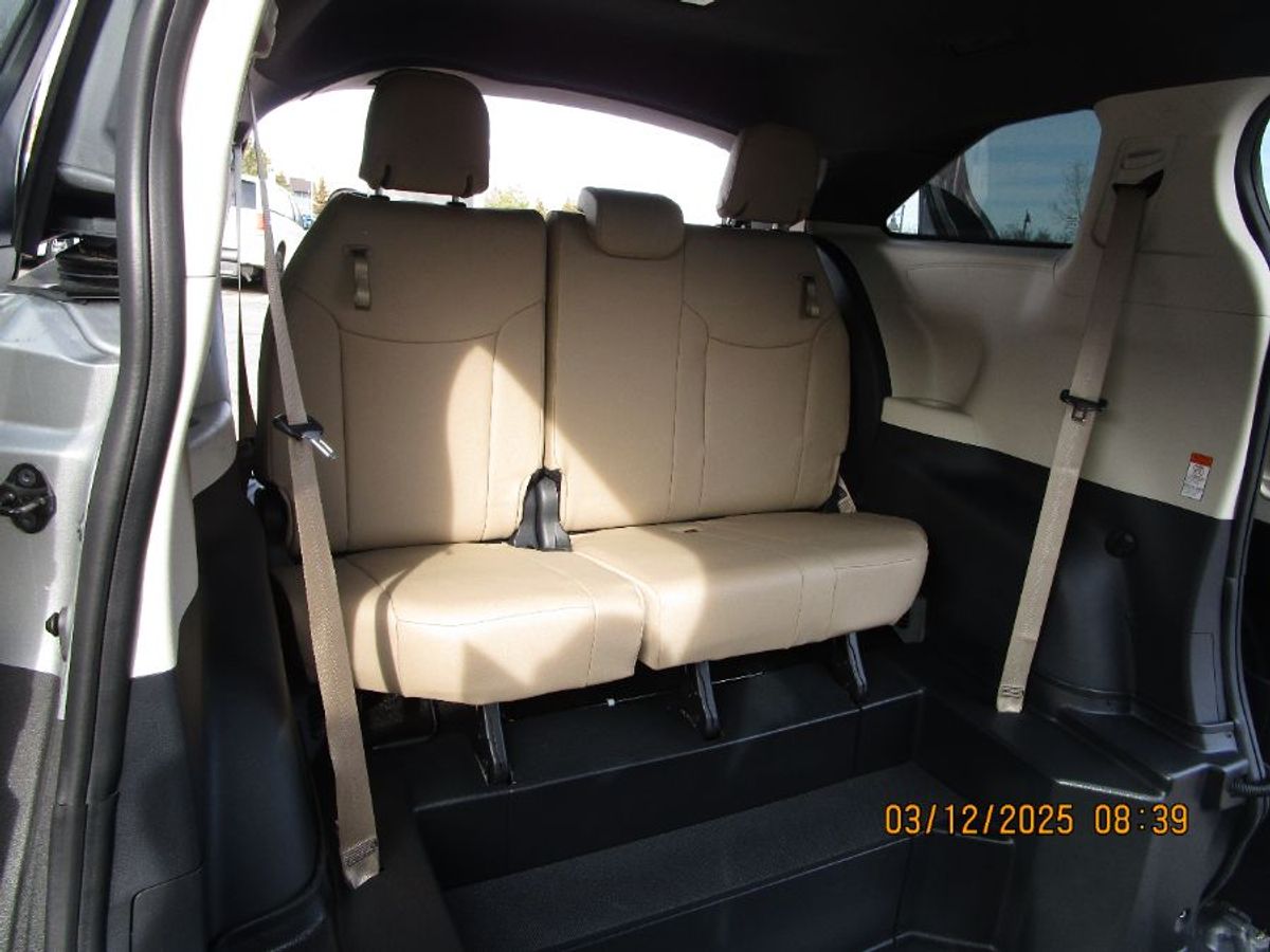 2024 TOYOTA SIENNA - Image 9