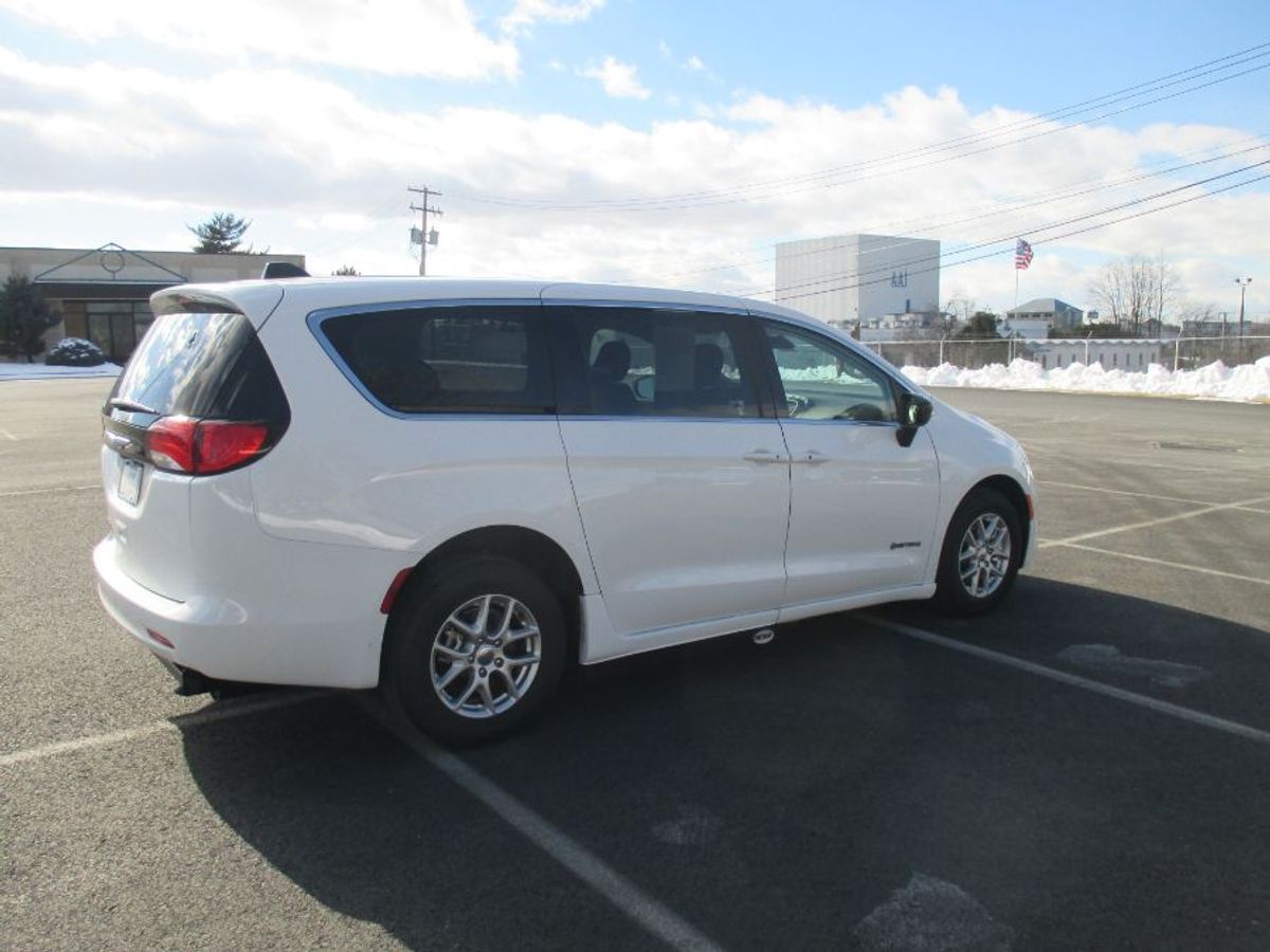 2024 CHRYSLER VOYAGER - Image 6