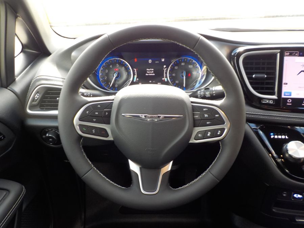 2025 CHRYSLER PACIFICA - Image 35