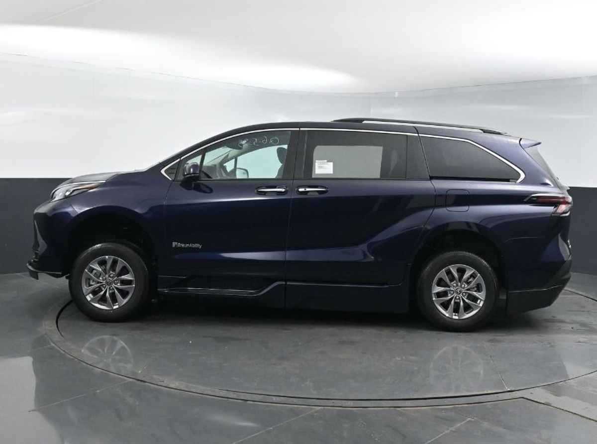 2025 TOYOTA SIENNA - Image 21