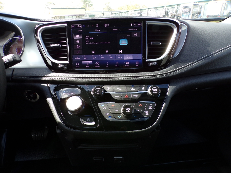 Blue Chrysler Pacifica image number 19